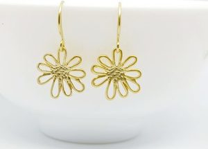 Matte Gold Sweet Daisy Earrings – Wendi Lindsay Jewellery