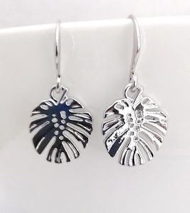 Cute Short Shiny Rhodium Monstera Leaf Earrings – Wendi Lindsay Jewellery