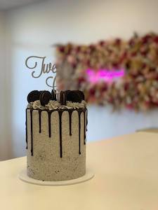 Oreo Drip Cake