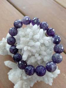 Store-based retail: Chevron Amethyst Faceted Chunky Bracelet