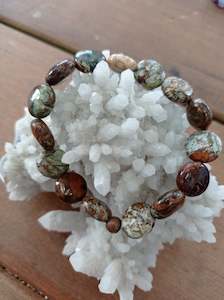 Store-based retail: Picasso Jasper Donut Bracelet