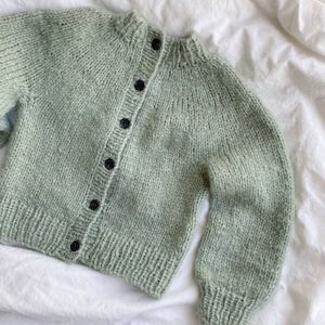 Novice Cardigan Mini Chunky Edition Knitting Pattern - PetiteKnit