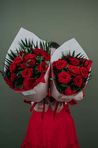 Luxe Red Rose En Masse