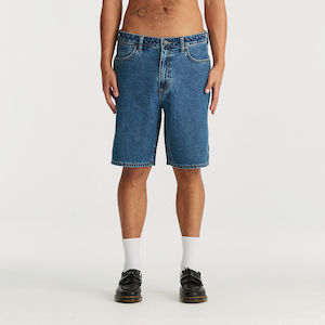 Womenswear: WRANGLER STEEZY SHORT - RISING INDIGO