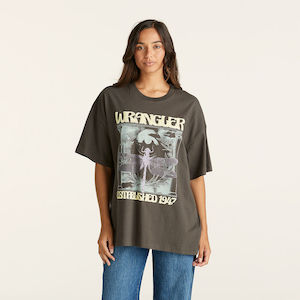 Womenswear: WRANGLER DRAGONFLY BOXY SLOUCH T SHIRT - SLATE