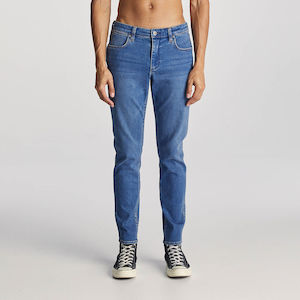 Womenswear: WRANGLER STOMPER - TWO HANDS BLUE