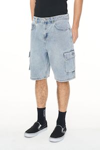 HUFFER 3D CARGO DENIM SHORT - LIGHT WASH