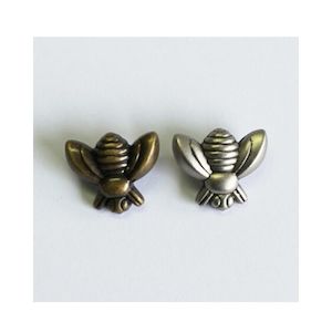 ~Abbey Buttons BG305758-34L (22mm) Metal Bees