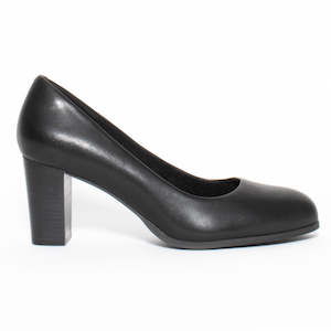 Shoe: The Tall Pump Black