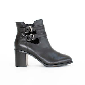 Shoe: Grande Black Boot