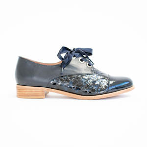 Shoe: Avit Navy Moon