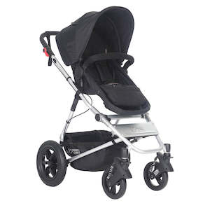 Baby wear: Mountain Buggy Cosmopolitan Buggy