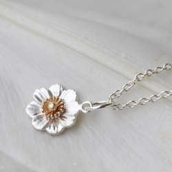 Jewellery manufacturing: Mt Cook Lily Necklace/ 9CT Yellow Gold and Silver