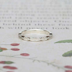 Leaf Ring/ White Gold