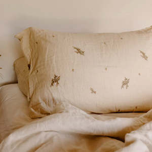 Gift: Pillow Case | Kanuka