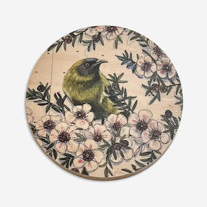 Gift: Ply Bird Wall Art Round | Bellbird in Manuka