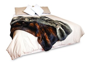 Clothing: DELUXE POSSUM FUR THROW SMALL