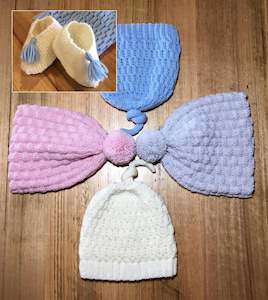 This Weeks Patterns: FREE Baby Supremo Hats and Slippers Pattern