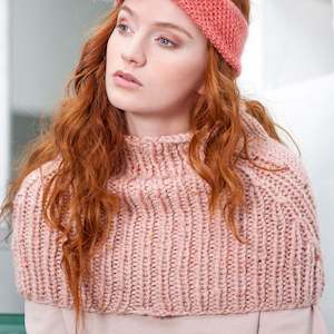 FREE Chunky Cascade Cowl Knitting Pattern