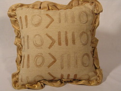 30cm Frilled Cushion Binary