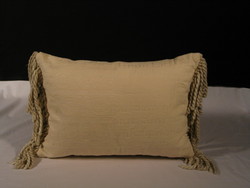 Soft furnishing wholesaling: Bullion cushion