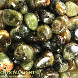 China, glassware and earthenware wholesaling: Green Garnet / Grossularite Tumble