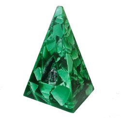 China, glassware and earthenware wholesaling: Pyramid Candle Emerald Lrg