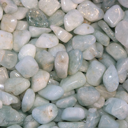 China, glassware and earthenware wholesaling: Aquamarine Brazil Tumble 10-20mm