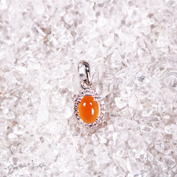 China, glassware and earthenware wholesaling: Carnelian Pendant