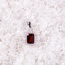 China, glassware and earthenware wholesaling: Garnet Pendant