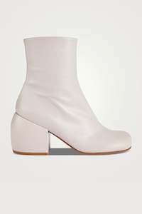 Womens Shoes: ROUND TOE BOOT IN IVORY, W23