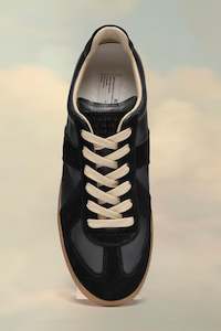 REPLICA SNEAKER IN BLACK/BLACK, SS23