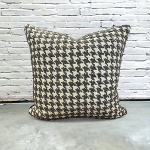 Mario | Steel Cushion