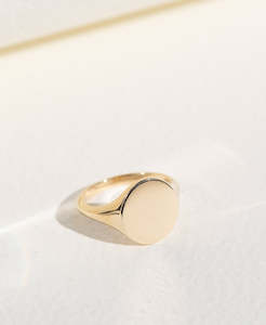 Classic Polished Signet - 9k Yellow Gold