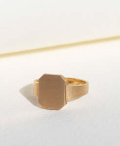 Ahava Large Signet - 9k Yellow Gold