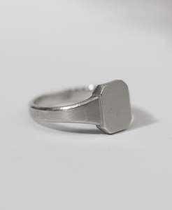 Jewellery manufacturing: Ahava Small Signet - Platinum